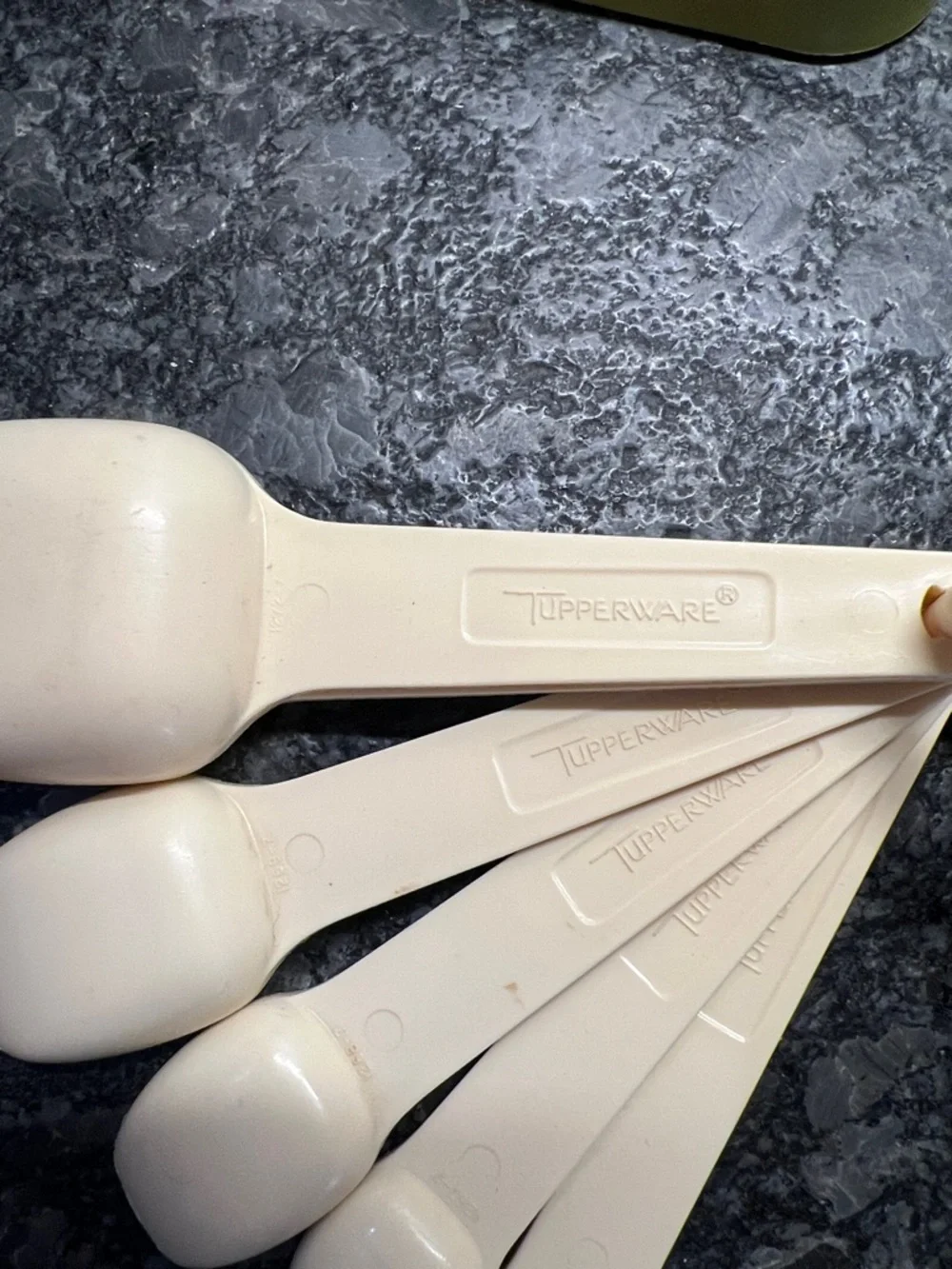 Set of Tupperware Measuring Spoons and Tupperware double spoon rest. Exc cond